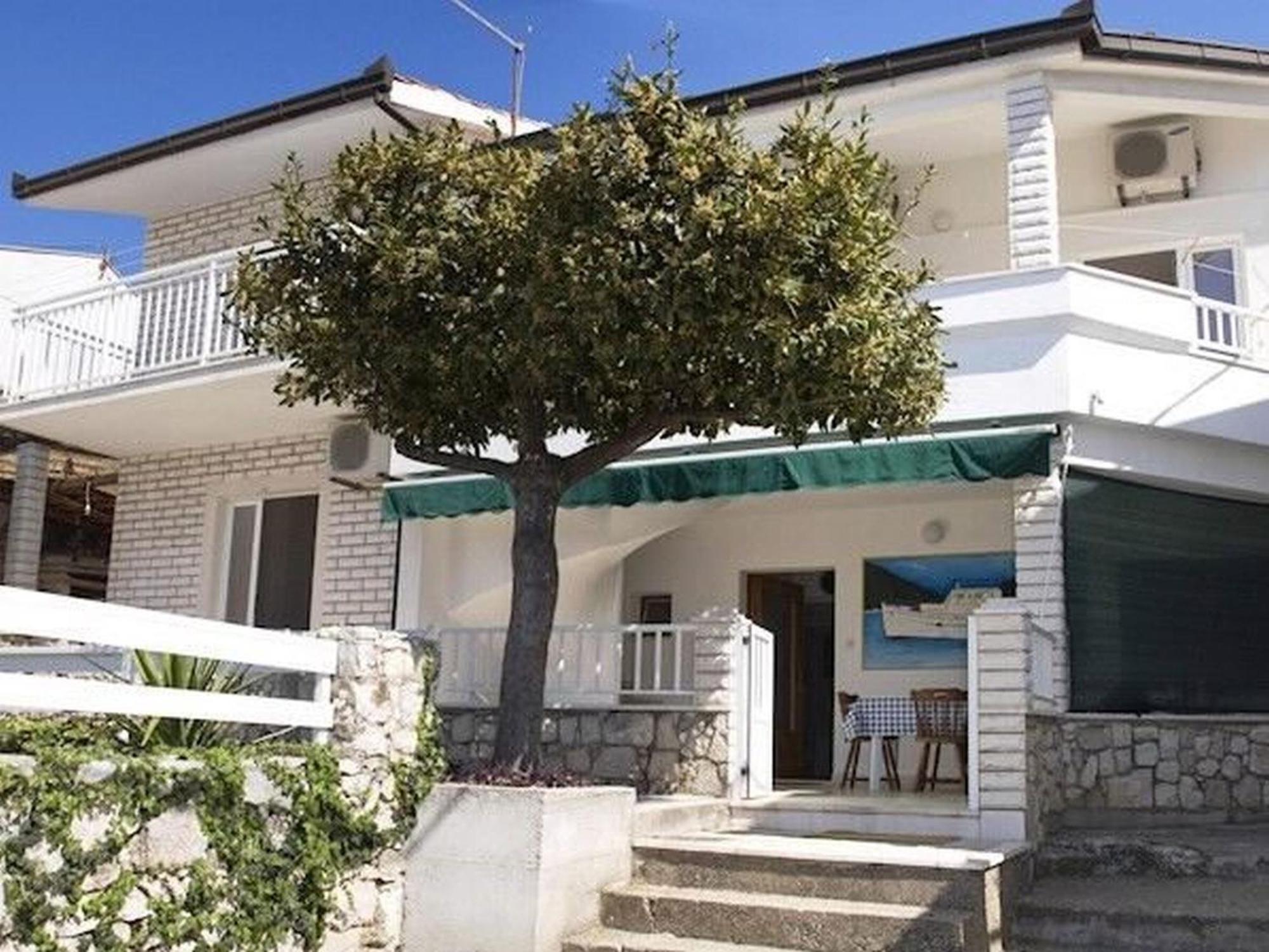 Apartments And Rooms Florijan Клек Экстерьер фото